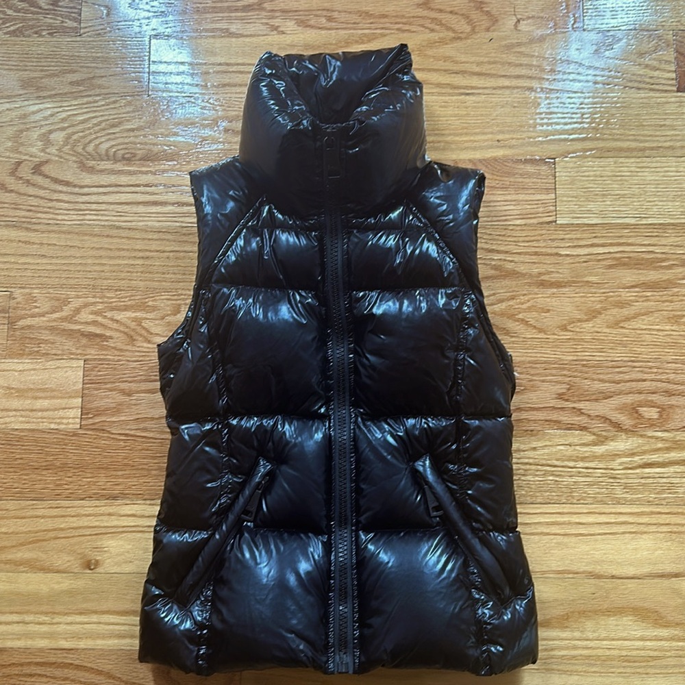 SAM Freedom Glossy Down Puffer Vest. Size XS. Color Caviar. Excellent Condition.